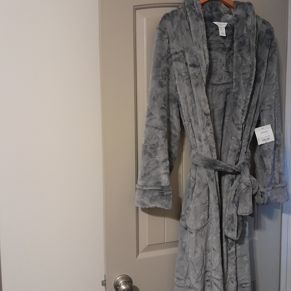 Bath Robe - Picture 1 of 3